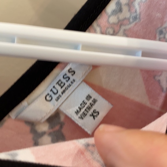 Ultra cute Guess mid sleeve top - Picture 4 of 5